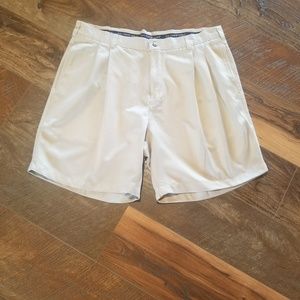 Ivy Crew Golf Short